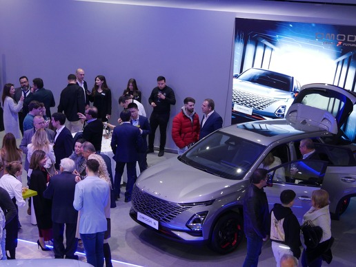 Zona de exposición 3 de vehículos de OMODA Borjamotor en Alicante.